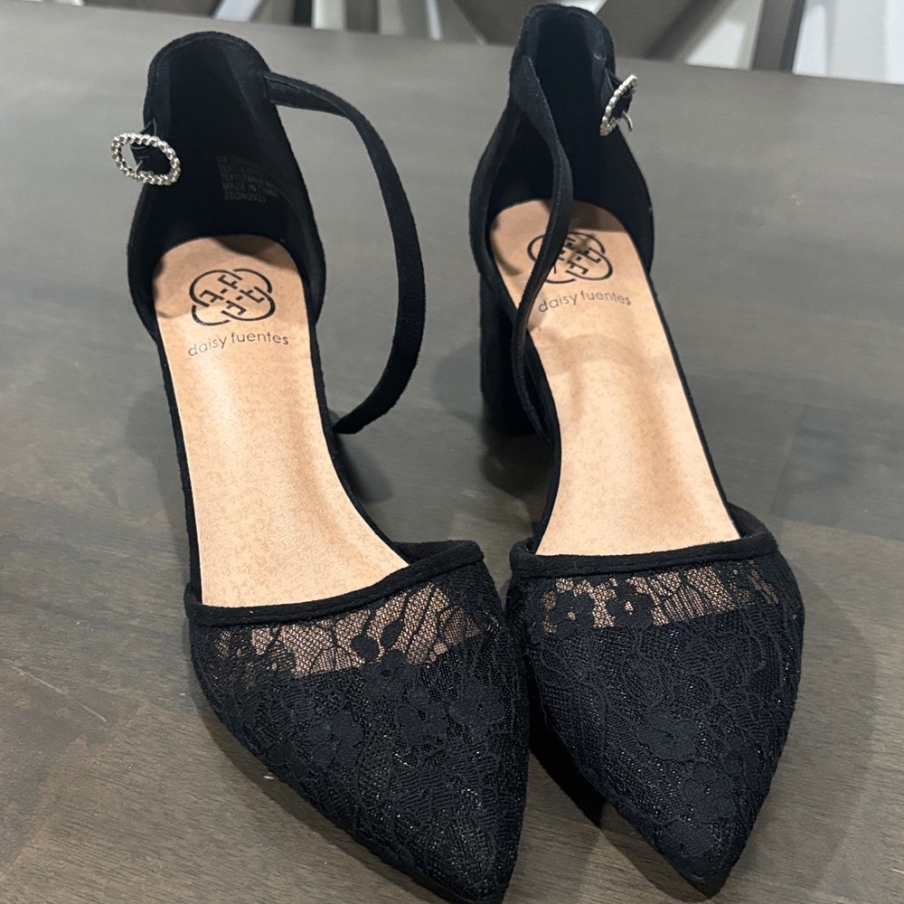 Daisy Fuentes Black Lace Pointed Toe Ankle Strap Heels